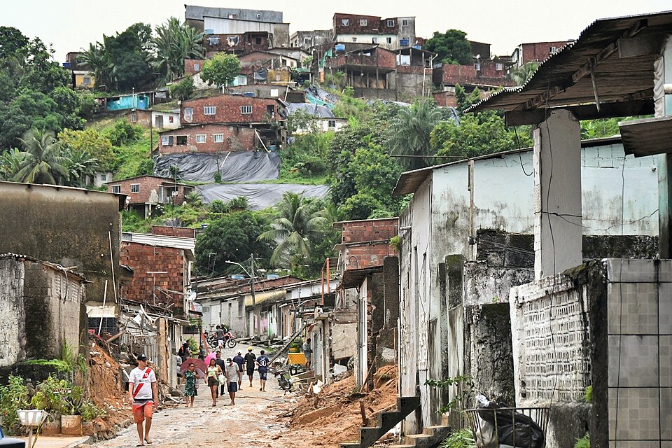 EVENTO: Visita do gabinete de acompanhamento de crise as áreas afetadas pelas chuvas na região metropolitana DATA: 31/05/2022 LOCAL: Jardim Monte Verde AUTOR…