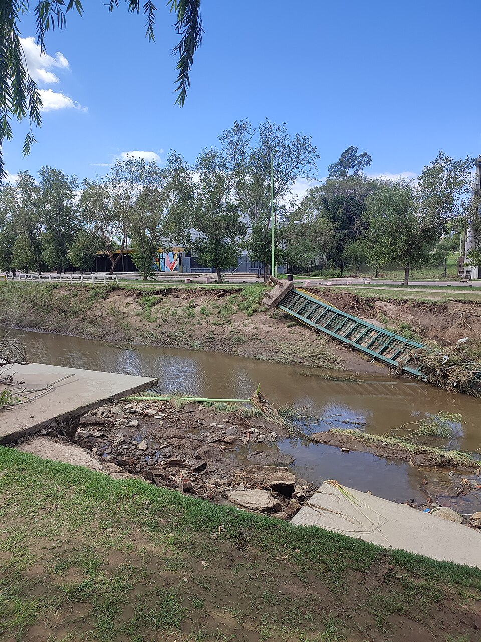 Puente caído