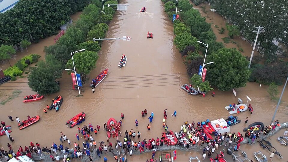 Rescue workers evacuate flood-affected people in Zhuozhou.